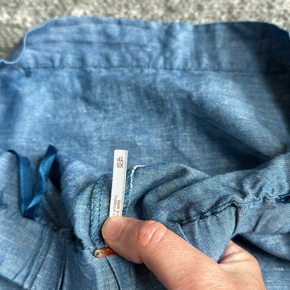 Free People Show Some Shoulder Chambray linen Blend - Picture 12 of 13